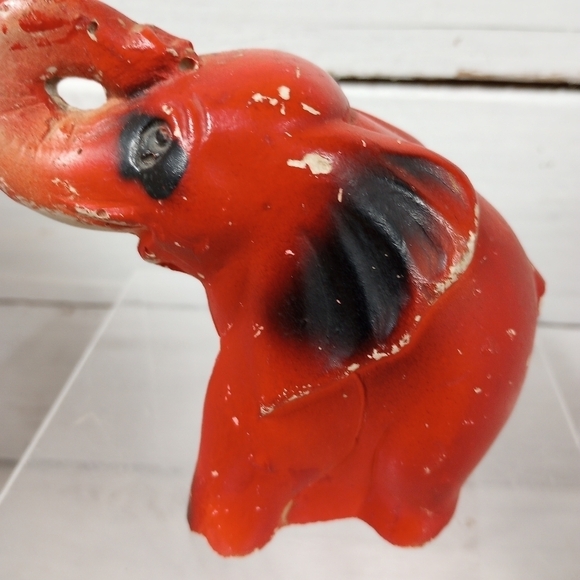 Vintage Chalkware Elephant, Circus Elephant Figurine Black and Red. - Picture 4 of 9